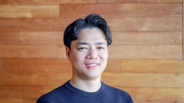 「経営の近くで活躍したい」。社労士資格を取ってHRテックに飛び込んだ、新しいもの好きセールスマンの野望